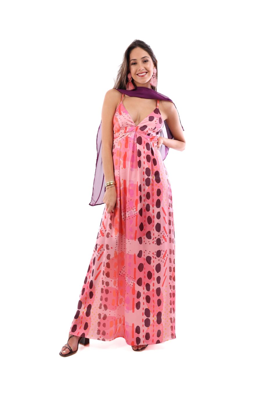 Arriendo de Vestido largo color salmón con estampado de círculos de colores
