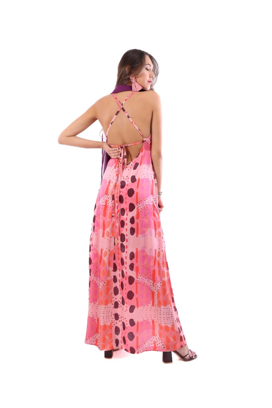 Arriendo de Vestido largo color salmón con estampado de círculos de colores