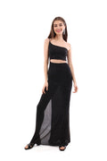 Arriendo de Vestido largo negro con brillos dorados con corte al costado y un hombro