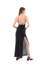 Arriendo de Vestido largo negro con brillos, escote en v y espalda descubierta