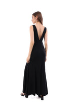 Arriendo de Vestido negro elasticado corte sirena con tajo adelante