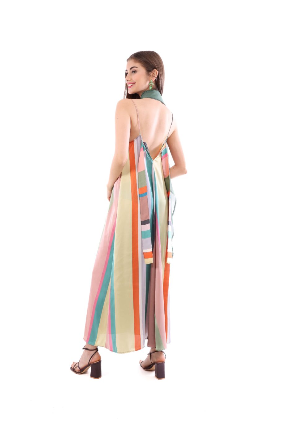 Arriendo de Vestido largo con franjas largas de colores