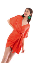 Arriendo de Vestido corto naranjo con manga corta