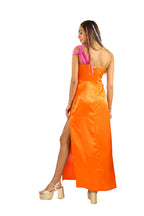 Arriendo de Vestido largo de seda naranjo con un hombro