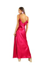 Arriendo de Vestido largo fucsia vuelos adelante y atrás