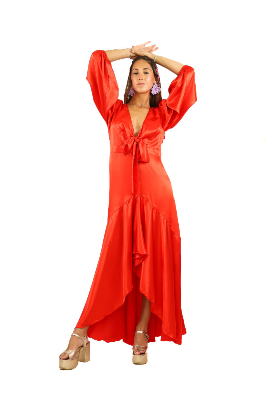 Arriendo de Vestido largo de seda rojo con mangas largas