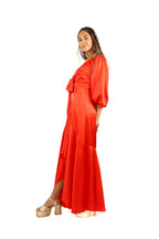 Arriendo de Vestido largo de seda rojo con mangas largas