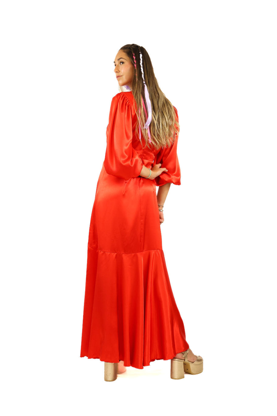 Arriendo de Vestido largo de seda rojo con mangas largas
