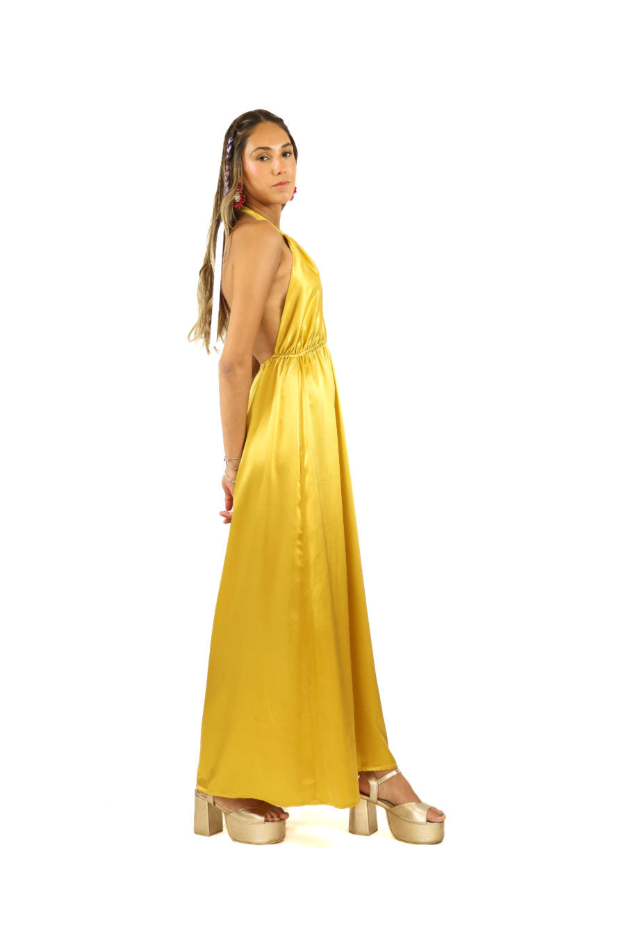 Arriendo de Vestido largo de seda dorado halter cinta en cuello
