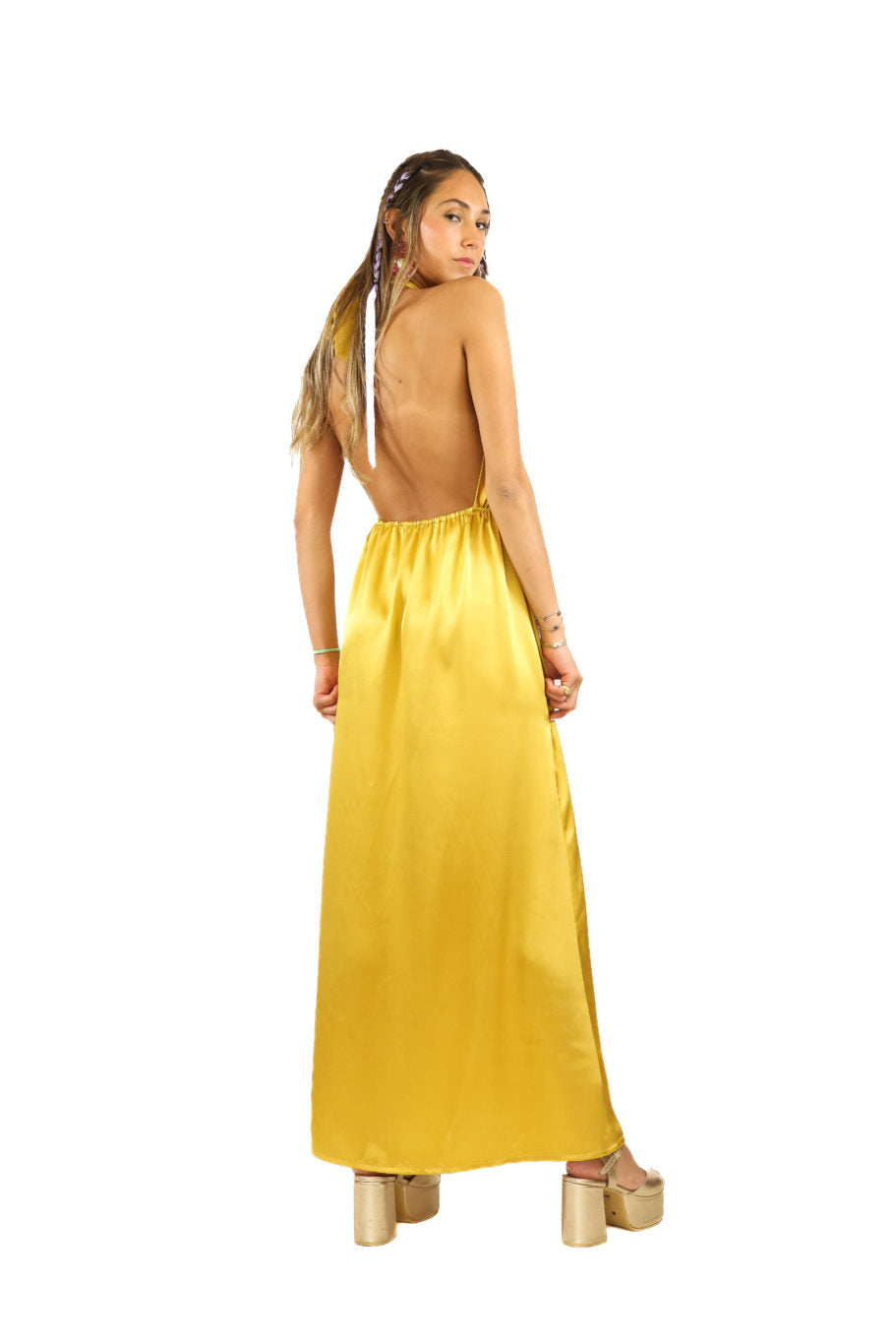 Arriendo de Vestido largo de seda dorado halter cinta en cuello