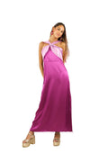 Arriendo de Vestido largo de seda morado con cinta color lila en cuello