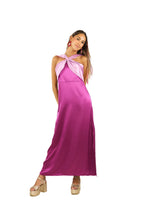 Arriendo de Vestido largo de seda morado con cinta color lila en cuello