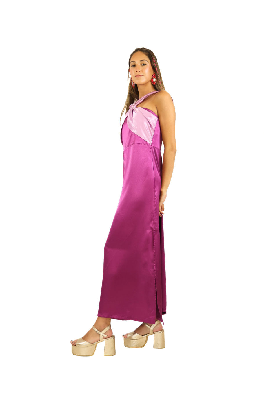Arriendo de Vestido largo de seda morado con cinta color lila en cuello