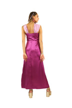 Arriendo de Vestido largo de seda morado con cinta color lila en cuello