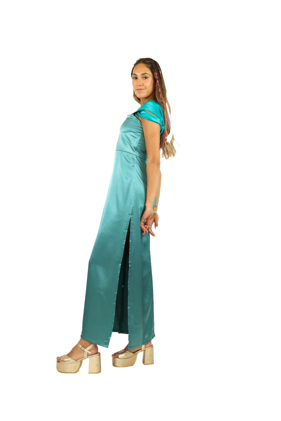 Arriendo de Vestido largo de seda celeste con turquesa