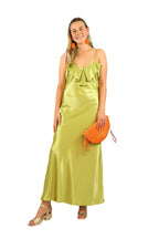 Arriendo de Vestido largo de seda verde pistacho