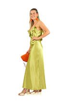 Arriendo de Vestido largo de seda verde pistacho