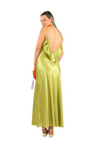 Arriendo de Vestido largo de seda verde pistacho