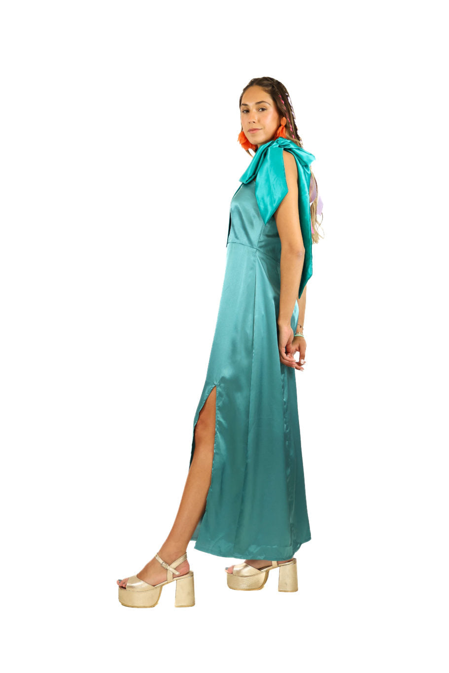 Arriendo de Vestido largo de seda celeste con cinta turquesa