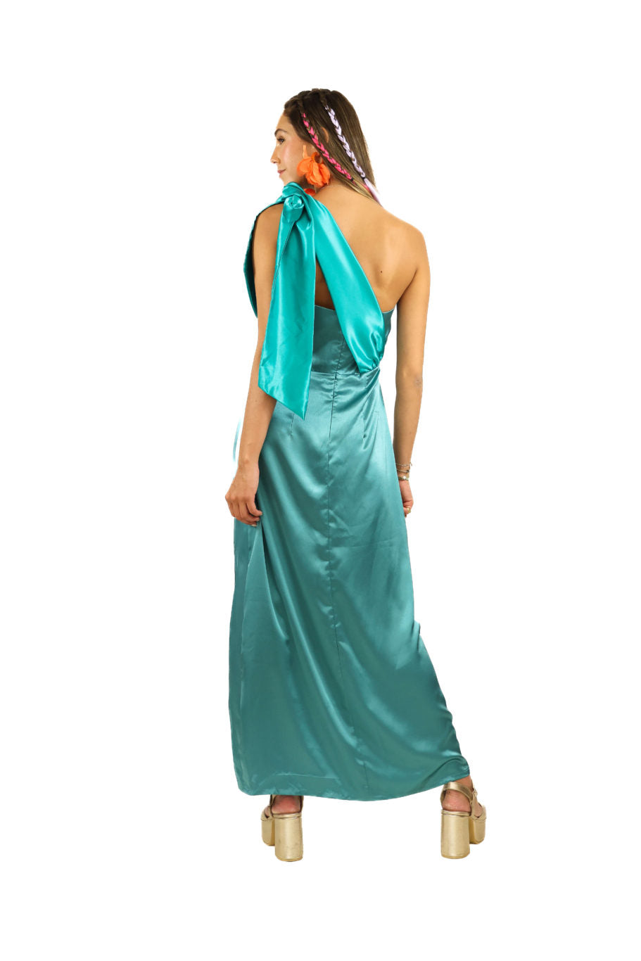 Arriendo de Vestido largo de seda celeste con cinta turquesa