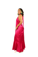 Arriendo de Vestido largo de seda fucsia cuello halter