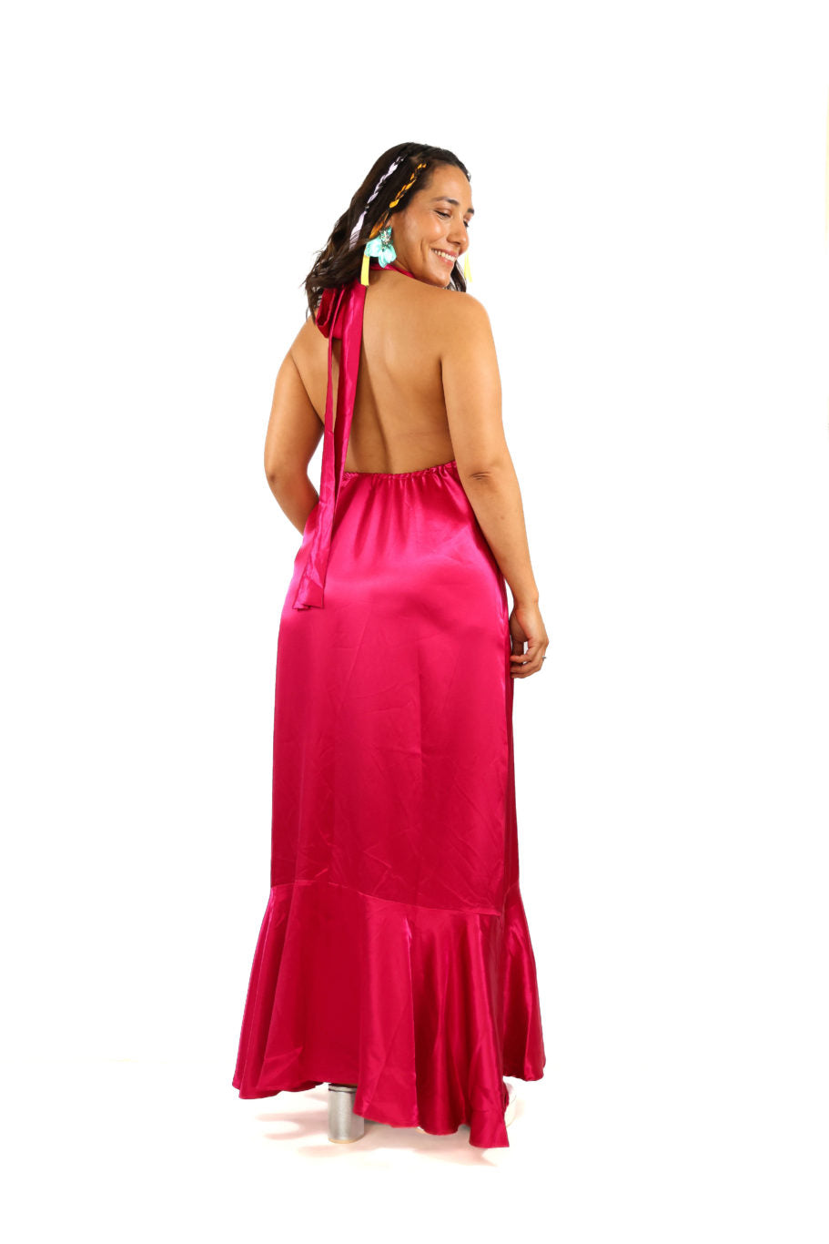 Arriendo de Vestido largo de seda fucsia cuello halter
