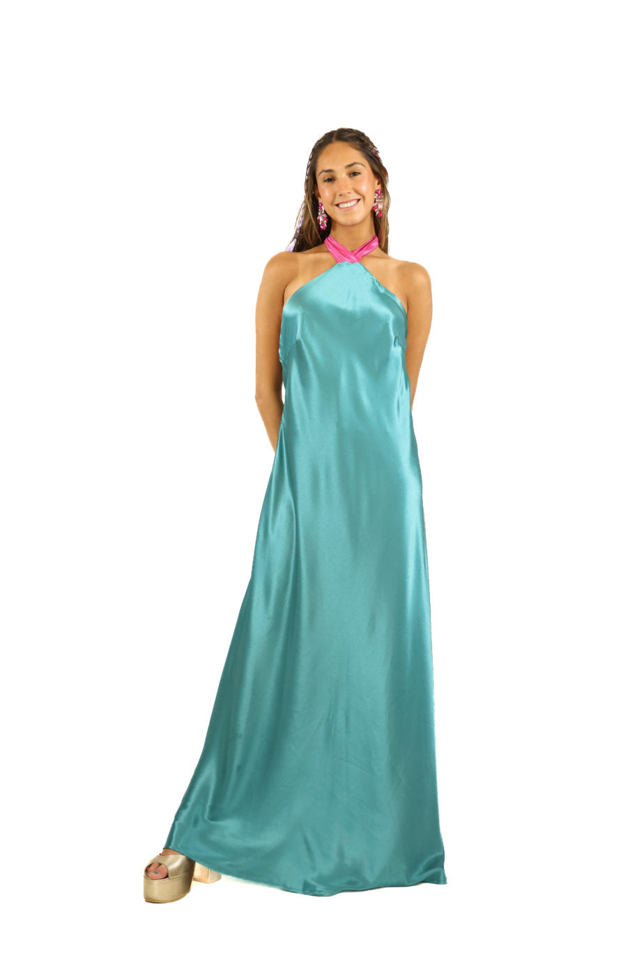 Arriendo de Vestido largo de seda celeste cuello halter