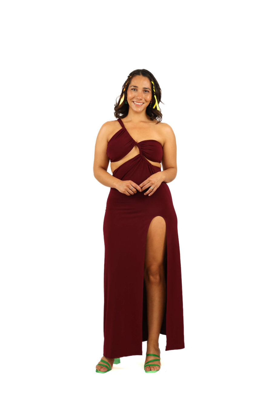 Arriendo de Vestido largo de lycra burdeo asimétrico