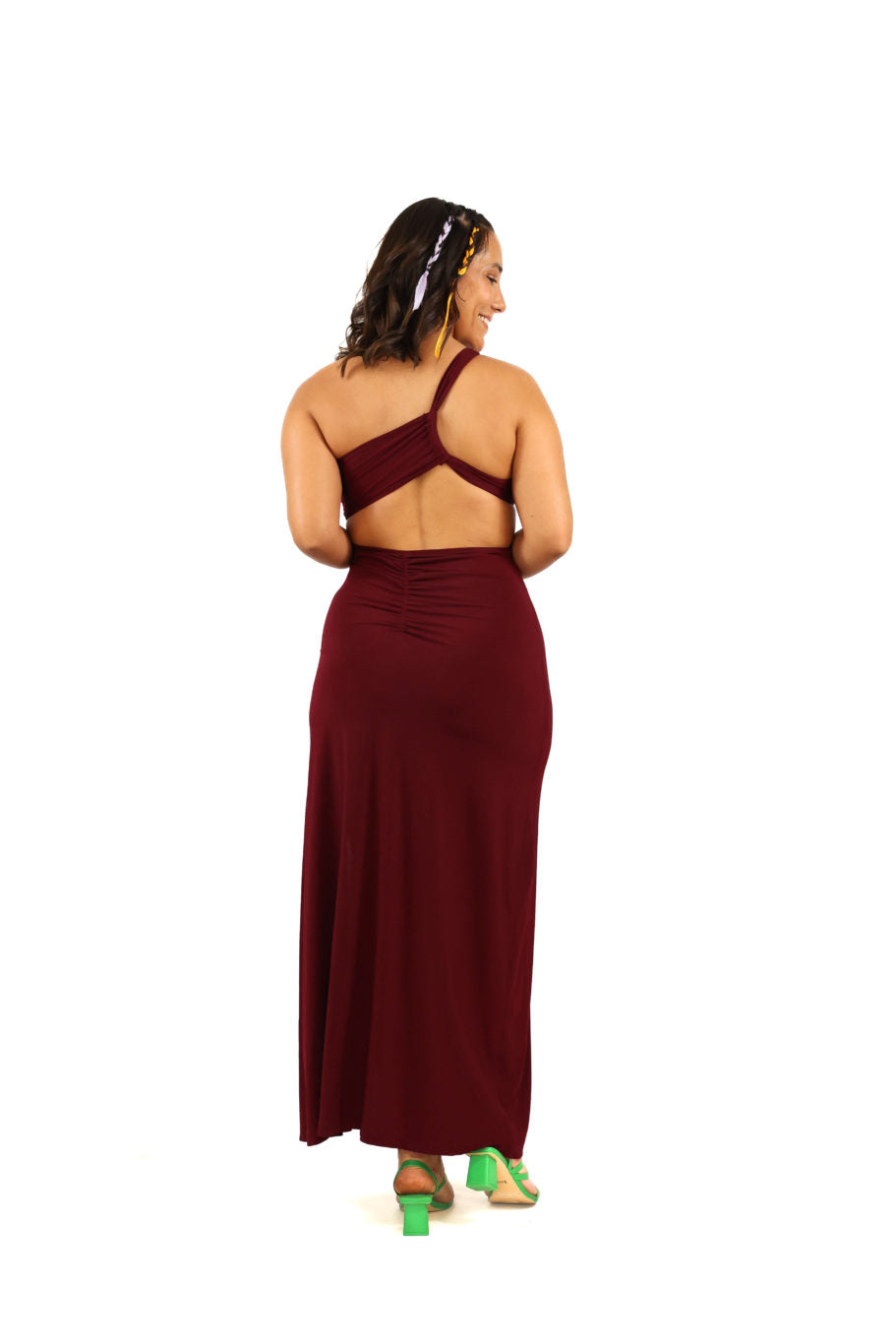 Arriendo de Vestido largo de lycra burdeo asimétrico