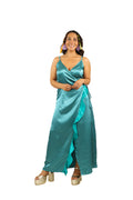 Arriendo de Vestido largo de seda celeste cruzado al costado