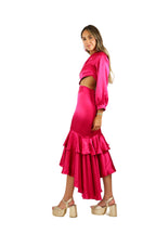 Arriendo de Vestido largo de seda fucsia con una manga
