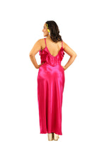 Arriendo de Vestido largo de seda fucsia con vuelos adelante y atrás