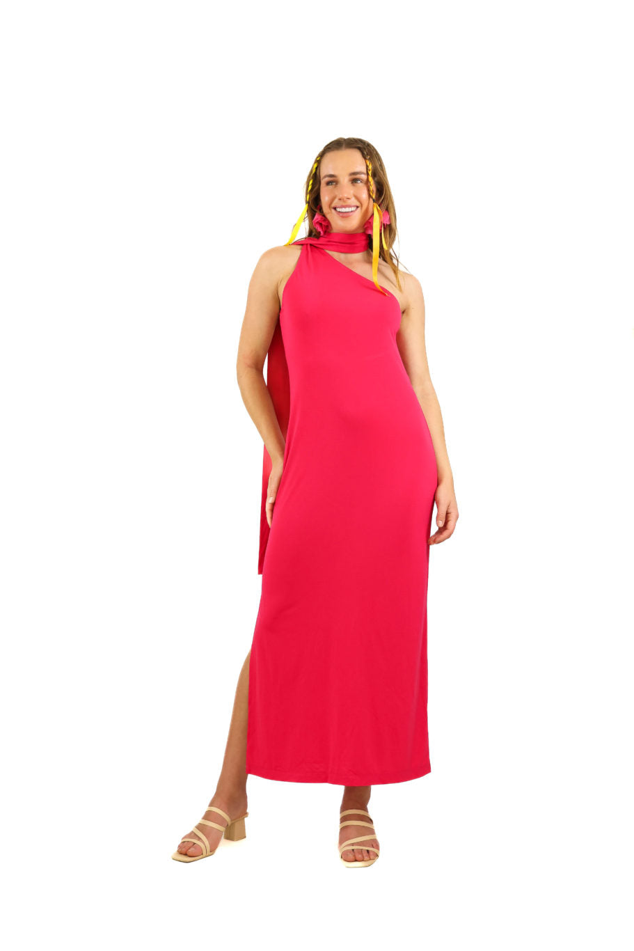 Arriendo de Vestido largo de lycra fucsia asimétrico