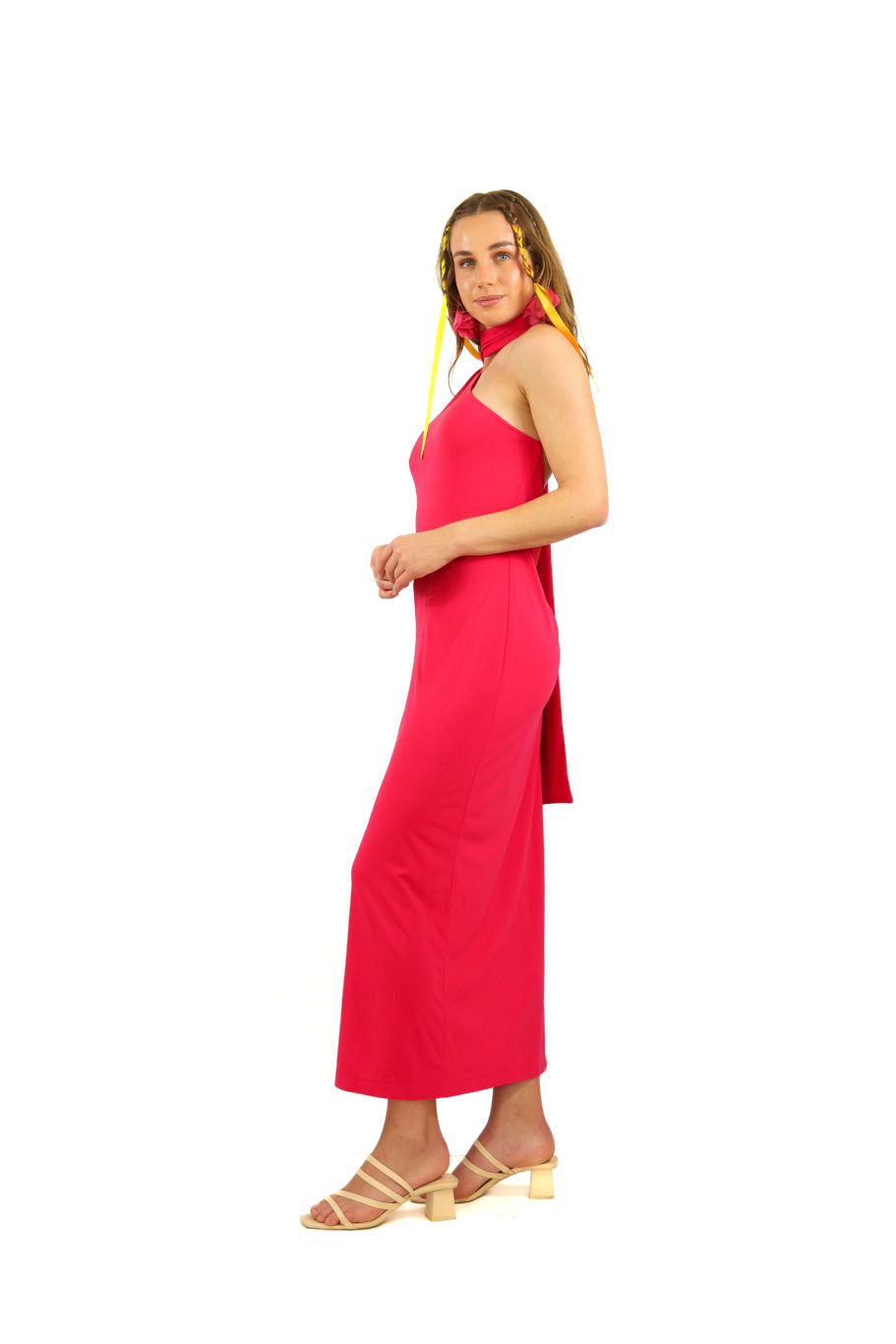 Arriendo de Vestido largo de lycra fucsia asimétrico
