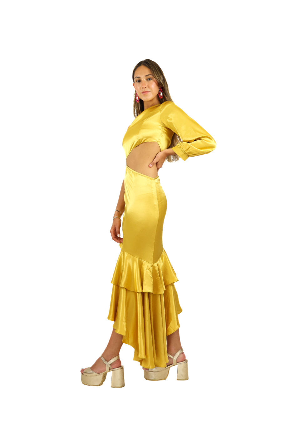Arriendo de Vestido largo de seda dorado con una manga