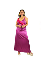 Arriendo de Vestido largo de seda morado con vuelos fucsia
