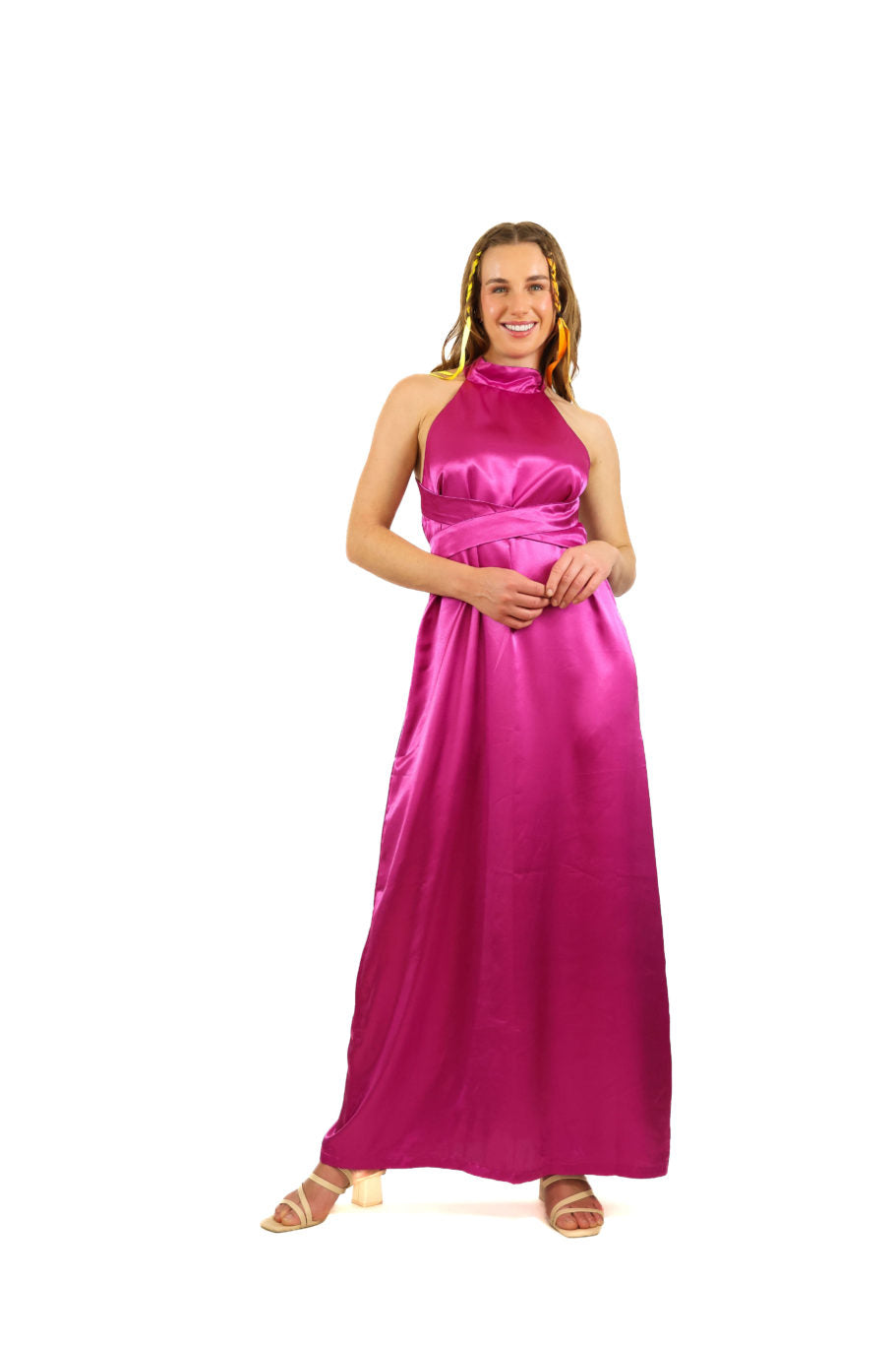 Arriendo de Vestido largo de seda magenta cuello halter