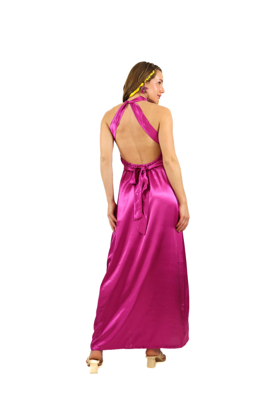 Arriendo de Vestido largo de seda magenta cuello halter