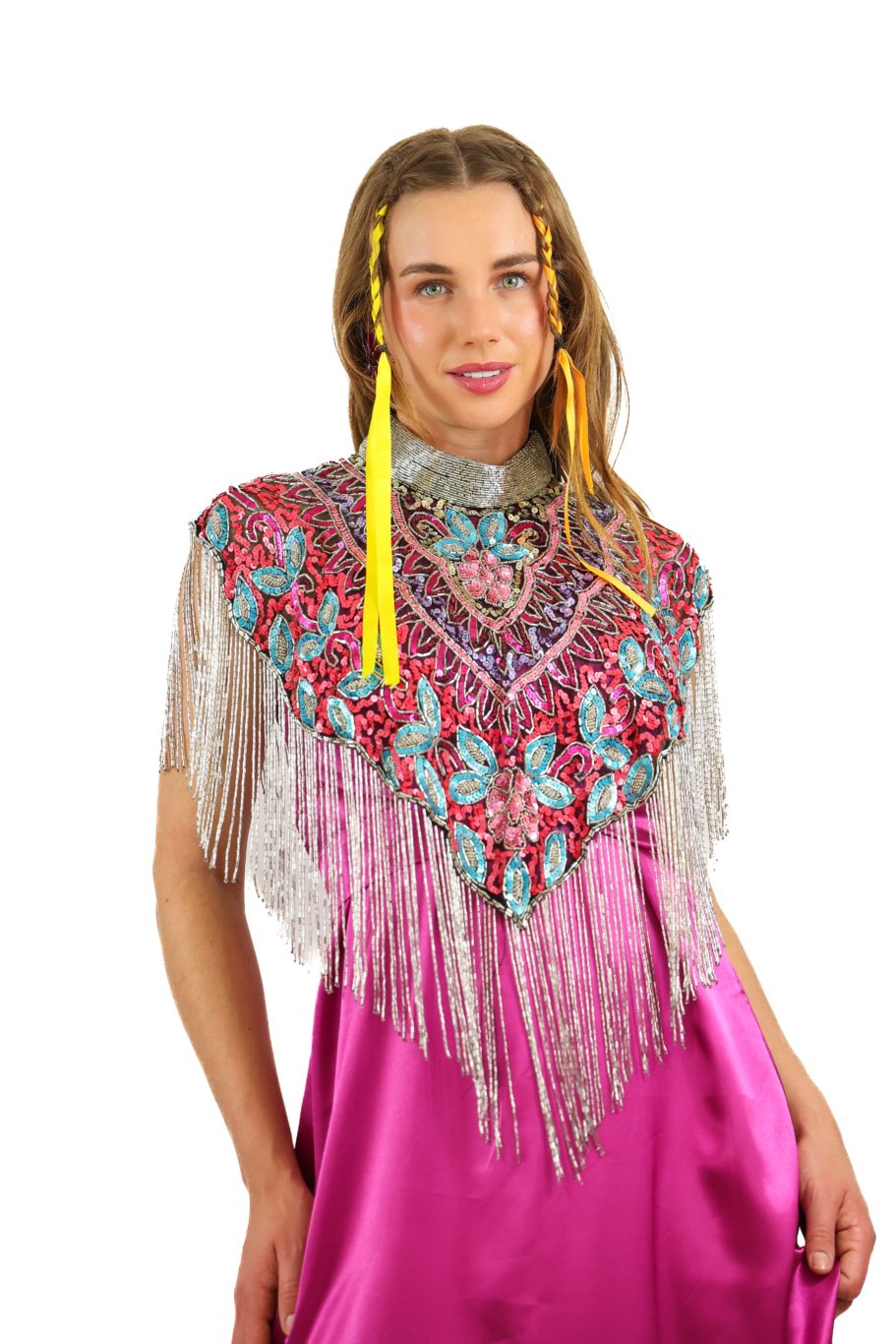 Arriendo de Poncho con bordados de mostacillas plateadas