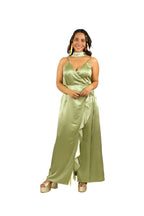 Arriendo de Vestido largo de seda verde cruzado al costado