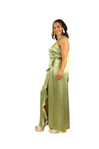 Arriendo de Vestido largo de seda verde cruzado al costado