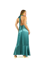 Arriendo de Vestido largo de seda celeste cuello halter