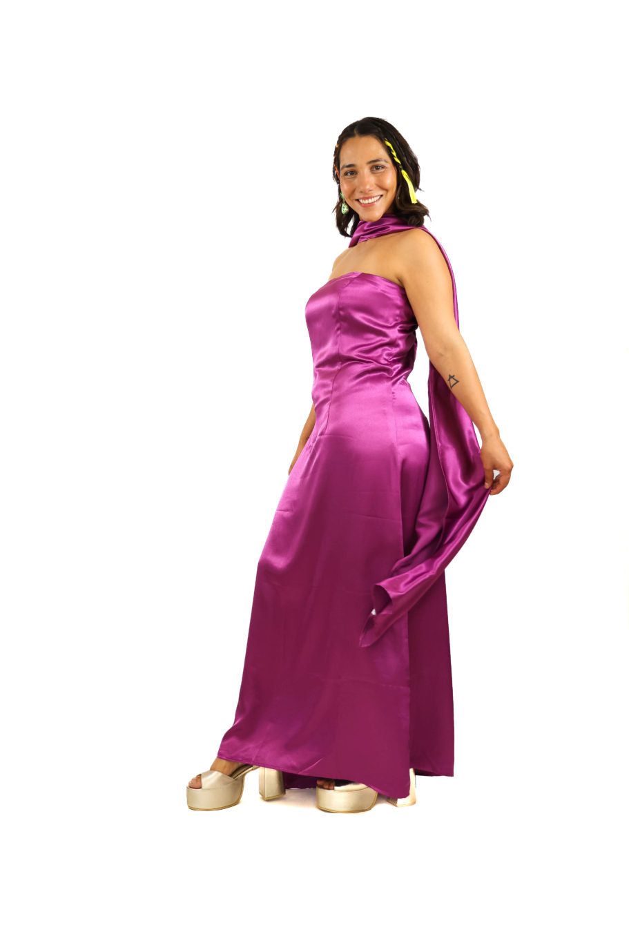 Arriendo de Vestido largo de seda morado strapless