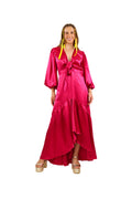 Arriendo de Vestido largo de seda fucsia con margas largas