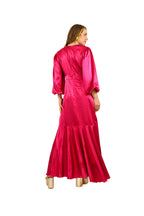 Arriendo de Vestido largo de seda fucsia con margas largas