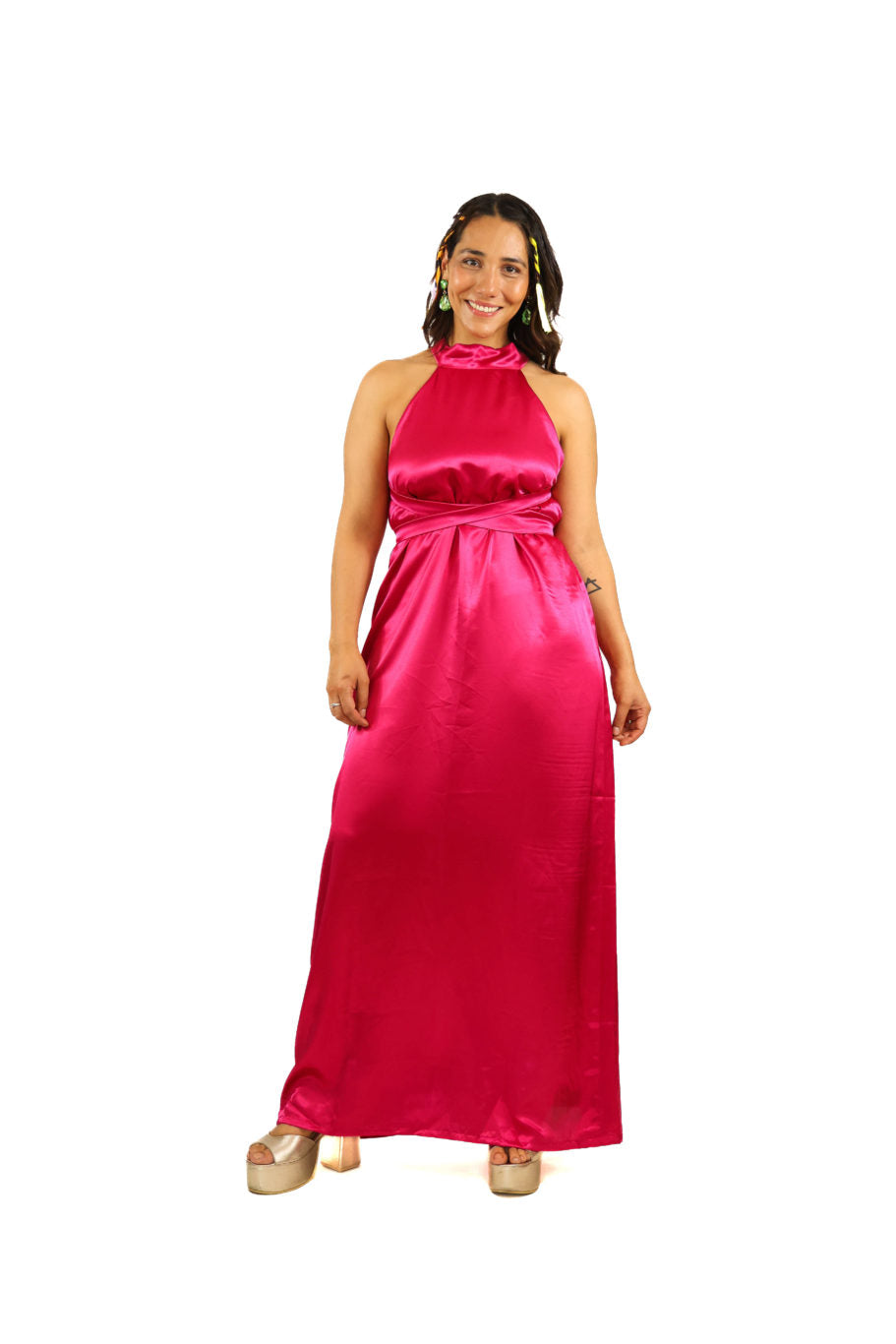 Arriendo de Vestido largo de seda fucsia cuello halter
