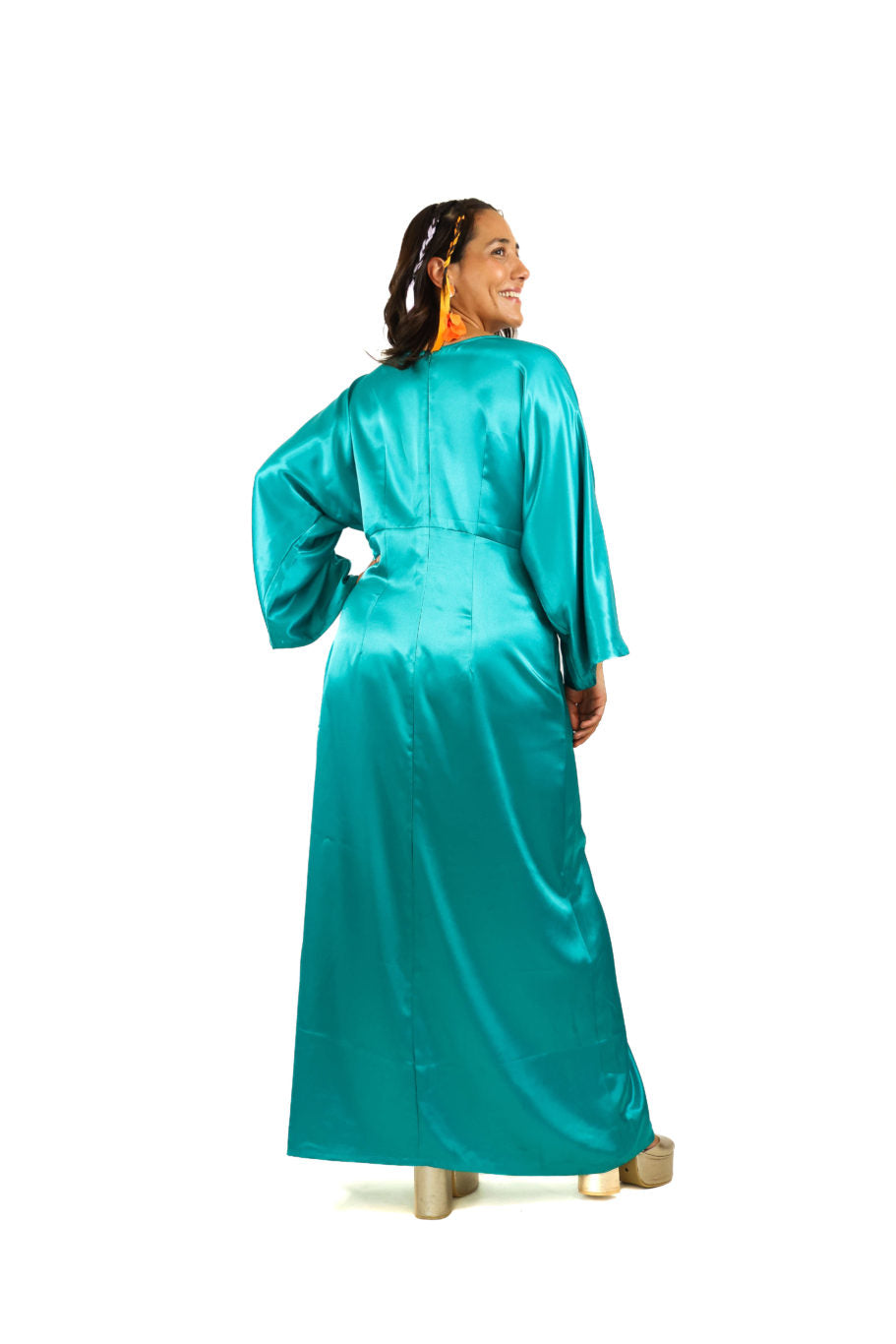 Arriendo de Vestido largo de seda turquesa con mangas