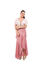 Conjunto de Dos Piezas, Top India Chic Tie Dye con Mangas y Bordados Dorados, y Pollera de Seda Palo Rosa
