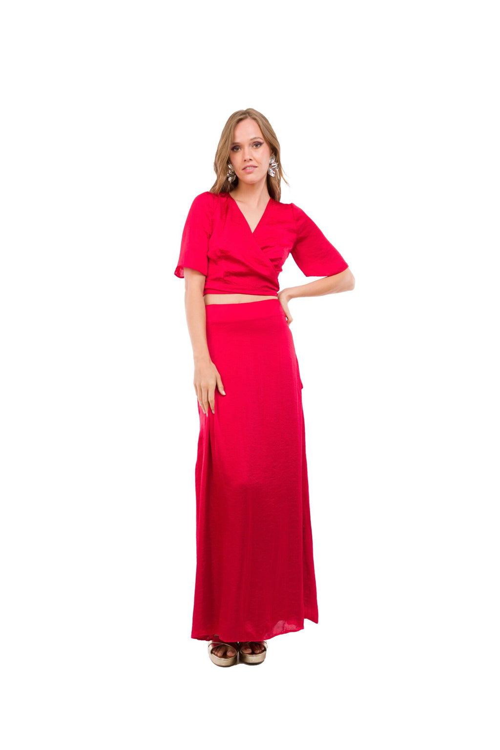 Conjunto de Dos Piezas, Top con Mangas y Tira Ajustable en Escote, y Pollera Roja de Seda
