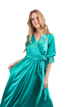 Arriendo de Vestido largo turquesa con mangas con encaje y ajustable en cintura